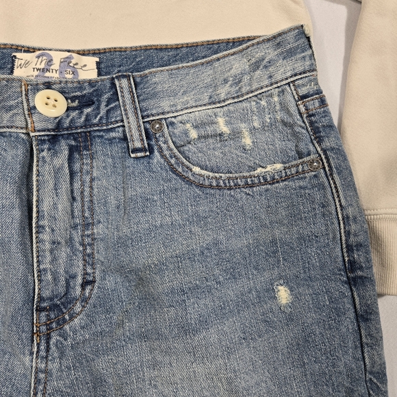 We The Free‎ Denim Short Size 26 Bermuda 10" Inseam Distressed Holes Frayed Hem - Picture 7 of 15